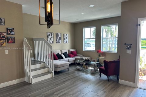 Townhouse in Miramar, Florida 3 bedrooms, 134.71 sq.m. № 1888385 - photo 12