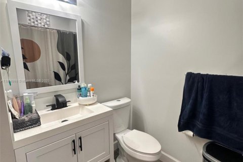 Townhouse in Miramar, Florida 3 bedrooms, 134.71 sq.m. № 1888385 - photo 14