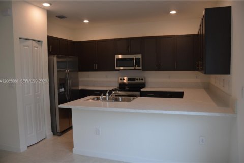 Touwnhouse à vendre à Homestead, Floride: 3 chambres, 149.76 m2 № 2288740 - photo 3