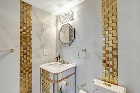 Condo in Bal Harbour, Florida, 2 bedrooms  № 1936146 - photo 12