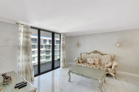 Condo in Bal Harbour, Florida, 2 bedrooms  № 1936146 - photo 8