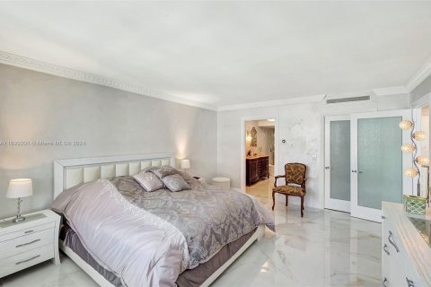 Condo in Bal Harbour, Florida, 2 bedrooms  № 1936146 - photo 22