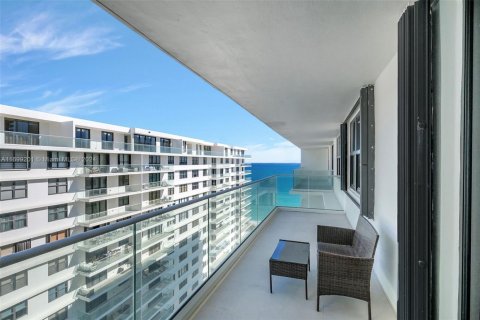 Condo in Bal Harbour, Florida, 2 bedrooms  № 1936146 - photo 16