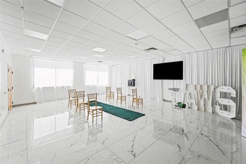 Commercial property in Tampa, Florida 693.61 sq.m. № 2099602 - photo 17