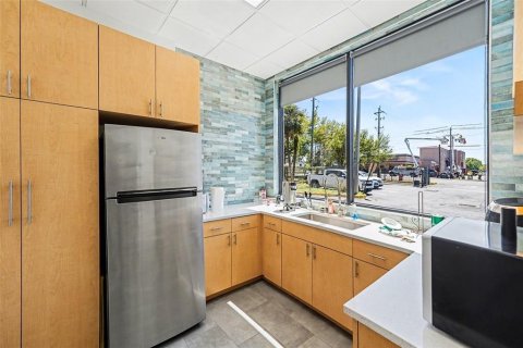 Commercial property in Tampa, Florida 693.61 sq.m. № 2099602 - photo 10
