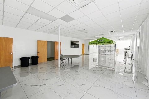 Commercial property in Tampa, Florida 693.61 sq.m. № 2099602 - photo 19