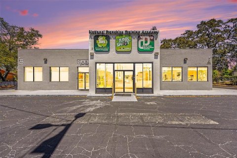 Commercial property in Tampa, Florida 693.61 sq.m. № 2099602 - photo 3