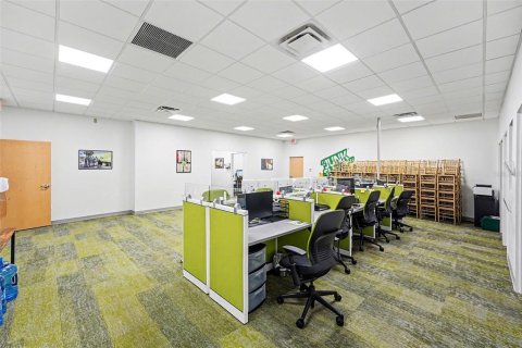Commercial property in Tampa, Florida 693.61 sq.m. № 2099602 - photo 21