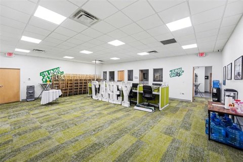 Commercial property in Tampa, Florida 693.61 sq.m. № 2099602 - photo 6