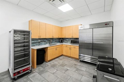Commercial property in Tampa, Florida 693.61 sq.m. № 2099602 - photo 9