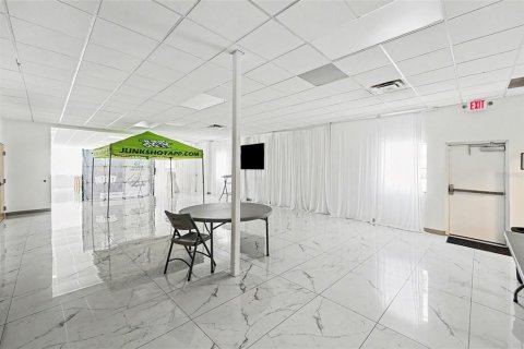 Commercial property in Tampa, Florida 693.61 sq.m. № 2099602 - photo 18