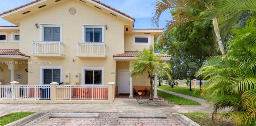 Townhouse in Hialeah, Florida 2 bedrooms, 106.84 sq.m. № 1960694