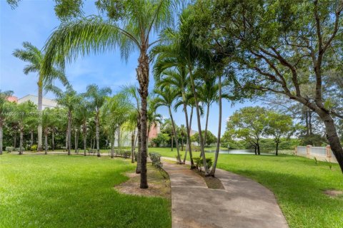 Townhouse in Hialeah, Florida 2 bedrooms, 106.84 sq.m. № 1960694 - photo 28