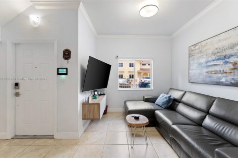 Townhouse in Hialeah, Florida 2 bedrooms, 106.84 sq.m. № 1960694 - photo 6
