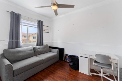 Townhouse in Hialeah, Florida 2 bedrooms, 106.84 sq.m. № 1960694 - photo 18