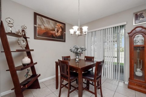 Townhouse in Ocoee, Florida 3 bedrooms, 196.49 sq.m. № 1678033 - photo 6