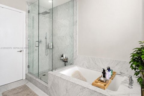 Купить кондоминиум в Майами, Флорида 2 спальни, 106.19м2, № 2085489 - фото 10