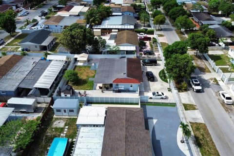 Villa ou maison à vendre à Miami Gardens, Floride: 3 chambres, 128.86 m2 № 1966512 - photo 3