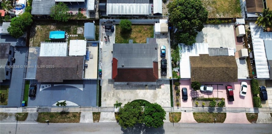 Villa ou maison à Miami Gardens, Floride 3 chambres, 128.86 m2 № 1966512