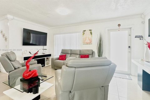 Villa ou maison à vendre à Miami Gardens, Floride: 3 chambres, 128.86 m2 № 1966512 - photo 11