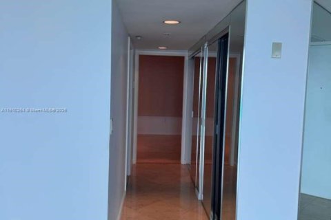 Condo in Miami Beach, Florida, 2 bedrooms  № 1971735 - photo 4