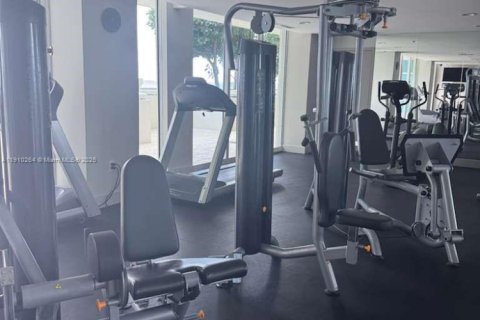 Condo in Miami Beach, Florida, 2 bedrooms  № 1971735 - photo 29