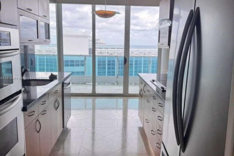 Condo in Miami Beach, Florida, 2 bedrooms  № 1971735 - photo 6