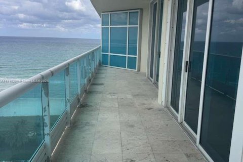 Condo in Miami Beach, Florida, 2 bedrooms  № 1971735 - photo 18