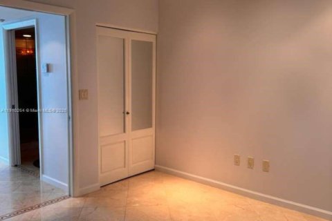 Condo in Miami Beach, Florida, 2 bedrooms  № 1971735 - photo 3