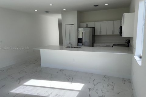 House in Homestead, Florida 4 bedrooms, 211.82 sq.m. № 1821978 - photo 7