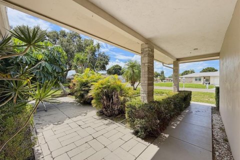 Villa ou maison à vendre à Clearwater, Floride: 2 chambres, 142.6 m2 № 2400144 - photo 8