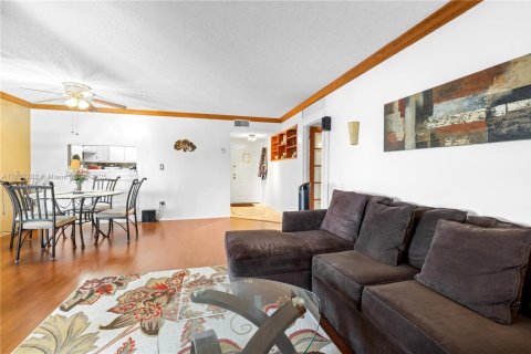 Condo in Miami, Florida, 3 bedrooms  № 1822027 - photo 3