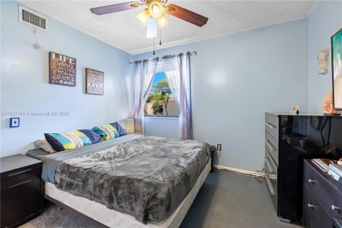 Condo in Miami, Florida, 3 bedrooms  № 1822027 - photo 15
