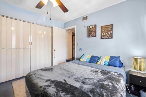 Condo in Miami, Florida, 3 bedrooms  № 1822027 - photo 16