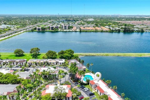 Condo in Miami, Florida, 3 bedrooms  № 1822027 - photo 25