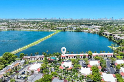 Condo in Miami, Florida, 3 bedrooms  № 1822027 - photo 24
