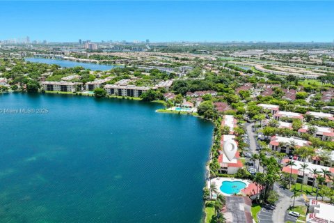 Condo in Miami, Florida, 3 bedrooms  № 1822027 - photo 23