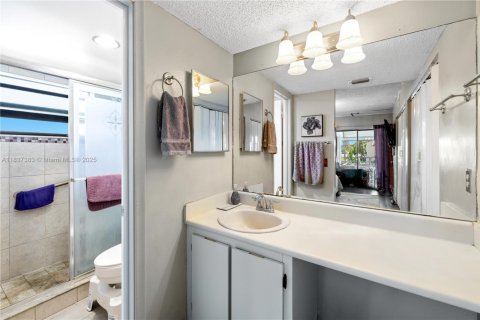 Condo in Miami, Florida, 3 bedrooms  № 1822027 - photo 11