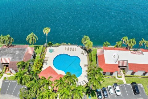 Condo in Miami, Florida, 3 bedrooms  № 1822027 - photo 21