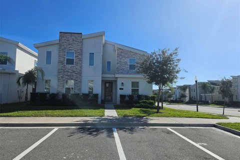 House in Davenport, Florida 8 bedrooms, 405.98 sq.m. № 2108408