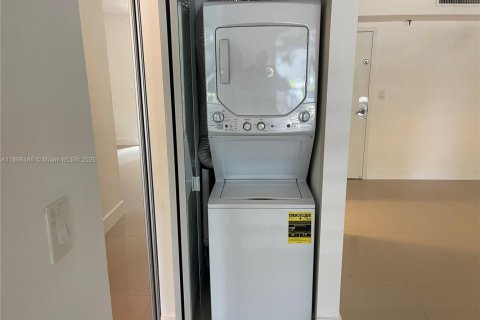 Condominio en alquiler en Aventura, Florida, 2 dormitorios, 98.66 m2 № 1950912 - foto 13