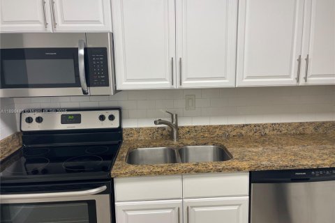 Condominio en alquiler en Aventura, Florida, 2 dormitorios, 98.66 m2 № 1950912 - foto 3