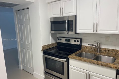Condominio en alquiler en Aventura, Florida, 2 dormitorios, 98.66 m2 № 1950912 - foto 2