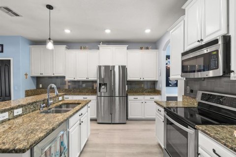 Villa ou maison à vendre à New Port Richey, Floride: 5 chambres, 298.22 m2 № 2418560 - photo 10