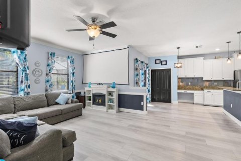 Villa ou maison à vendre à New Port Richey, Floride: 5 chambres, 298.22 m2 № 2418560 - photo 18