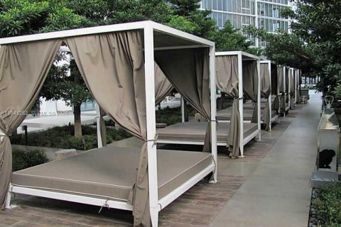 Condo in Miami, Florida, 1 bedroom № 2000043 - photo 18