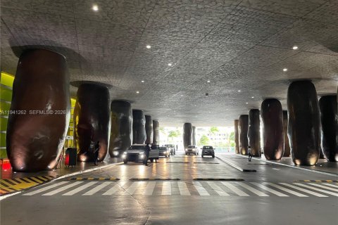 Condo in Miami, Florida, 1 bedroom № 2000043 - photo 13