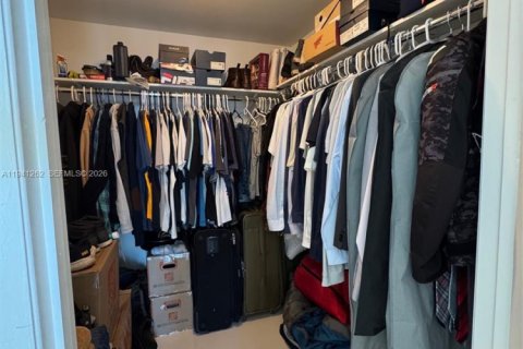 Condo in Miami, Florida, 1 bedroom № 2000043 - photo 8