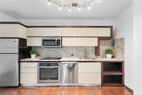 Купить кондоминиум в Майами-Бич, Флорида 1 спальня, 68.19м2, № 1989000 - фото 7