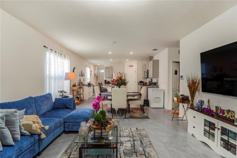 Casa en venta en Davenport, Florida, 4 dormitorios, 153.75 m2 № 2201090 - foto 5